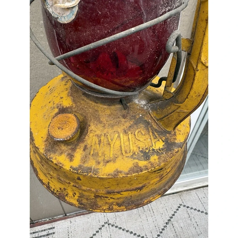 Antique Deitz No. 100 MLPS Kerosene Lantern Stolen from New York Red Globe‎